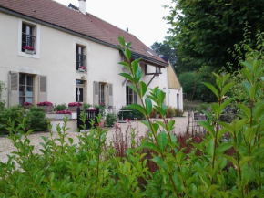 Hotels in Montillot